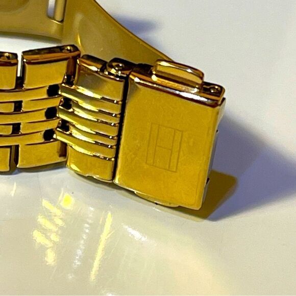 Tommy hilfiger silver Dial Women's Bracelet Wrist Watch Water Resistance Quartz - Picture 3 of 10